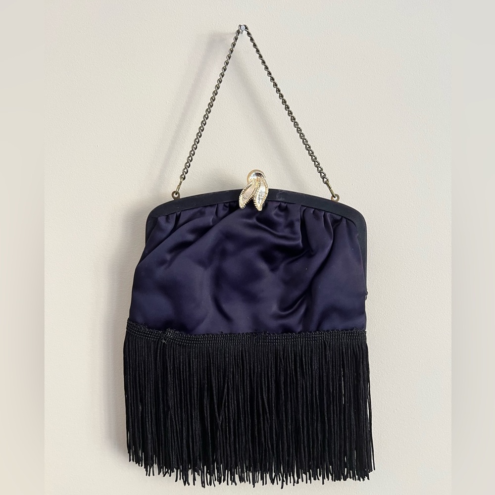 𝔽𝕃𝔸ℙℙ𝔼ℝ 𝕊𝕋𝕐𝕃𝔼 Cocktail Purse with Fringe